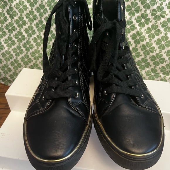 Guess Mens High Top Sneakers W/ Black Faux Leather!! - Picture 4 of 14